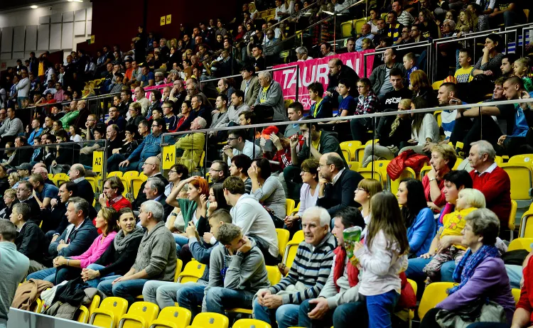 Kibice, którzy nie mogą wybrać się do hali, aby obejrzeć mecze Asseco Gdynia lub Trefla Sopot w internecie, muszą za to zapłacić. Dla niektórych fanów ceny są jednak nie do przyjęcia.