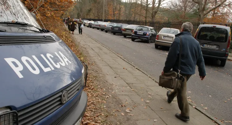 1 listopada samochody stają na ul. Witomińskiej, a ruchem musi kierować policja.