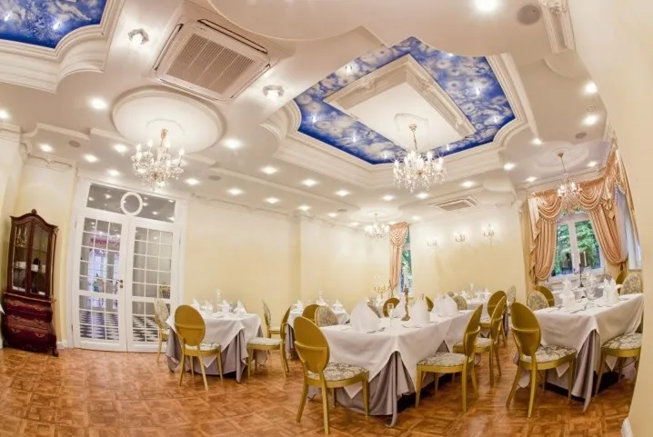 Wnętrze sopockiej restauracji Brasserie d'Or, która zdobyła prestiżowy tytuł Debiutu Roku. 
