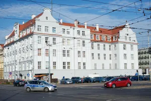 W czasie istnienia Wolnego Miasta Gdańska, w dzisiejszym budynku Komendy Miejskiej Policji przy ul. Nowe Ogrody 27 mieścił się Komisariat Generalny RP. 