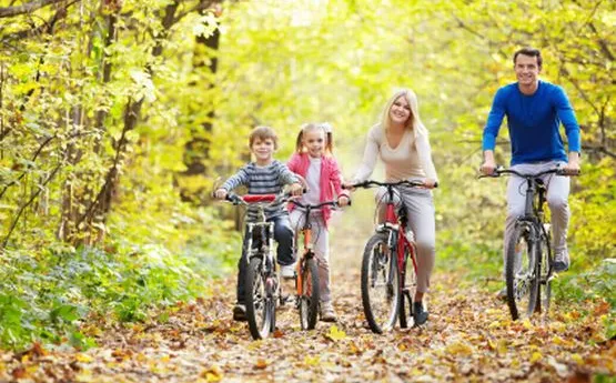 Podczas długiego weekendu warto znaleźć czas by korzystać z uroków jesieni. Może spacer po lesie lub rowerowe przejażdżki?  
