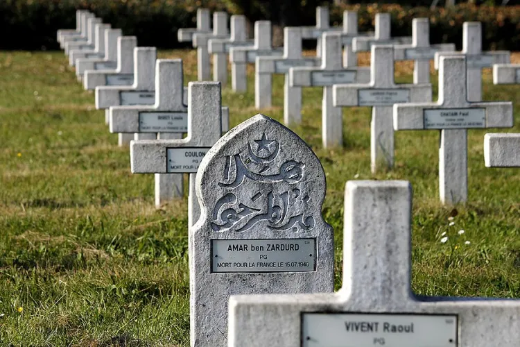 Nagrobek jednego z żołnierzy francuskich pochowanych na Suchaninie.
