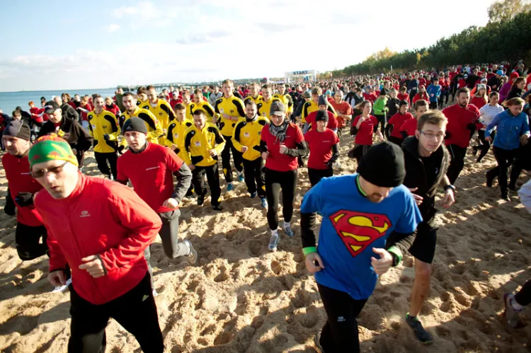 Ubiegłoroczna edycja Gdańsk Biega przyciągnęła na plażę w Brzeźnie 4,5 tysiąca uczestników. Czy ten rekord zostanie pobity w niedzielę?