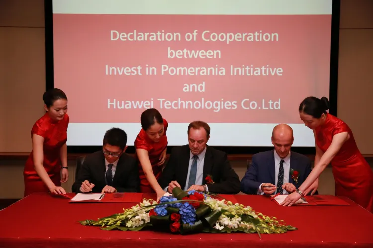 Współpraca Huawei z pomorskimi firmami jest możliwa m.in.  dzięki deklaracji podpisanej między koncernem, a samorządową inicjatywą Invest in Pomerania, a miało to miejsce podczas pomorskiej misji gospodarczej do Chin, która odbyła się w październiku. 
