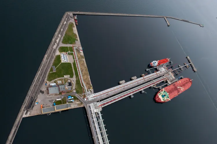  Budowa Terminala Naftowego w Gdańsku dla magazynowania i przeładunków ropy naftowej i paliw płynnych umożliwi obsługę transportu morskiego, rurociągowego, kolejowego i drogowego w obrębie terenów Zarządu Morskiego Portu Gdańsk oraz pomiędzy istniejącymi obiektami Naftoportu.