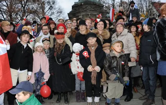 Podczas długiego weekendu zachęcamy do uczestnictwa w Paradzie Niepodległości, która tego roku odbędzie się nie tylko w Gdańsku, ale też w Gdyni. Na zdjęciu uczestnicy Parady Niepodległości 2012 r.