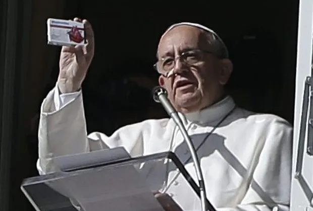 Papież Franciszek reklamujący "lek na serce".