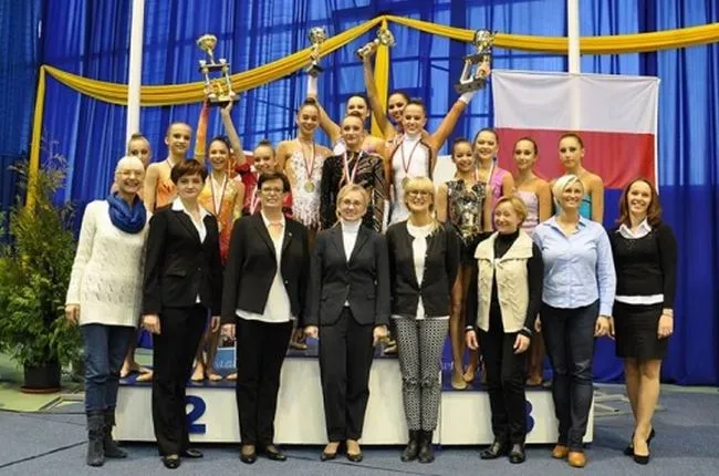 Gdyńska ekipa zdominowała drużynowe mistrzostwa Polski seniorek i juniorek w gimnastyce artystycznej. 