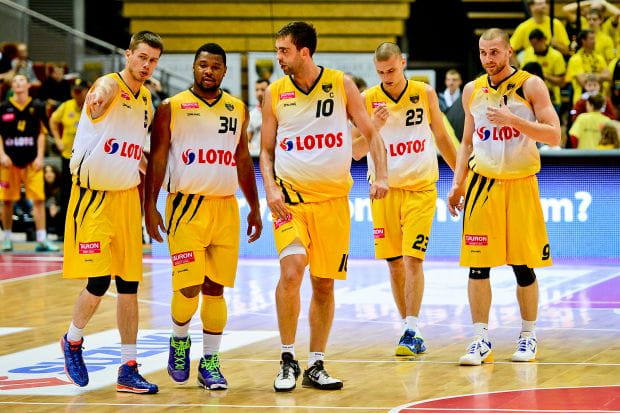 W pierwszej połowie starcia z Kotwicą zawodnicy Trefla grali zespołową koszykówkę, która przyniosła im w tym czasie aż 16 asyst.