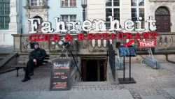 Problem nielegalnych reklam na Głównym Mieście pojawia się regularnie. Olbrzymią reklamę klubu Fahrenheit przy Długim Targu udało się jednak usunąć.
