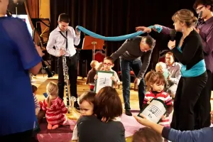 Dla dzieci  w wieku 4-9 lat przygotowano zabawy muzyczno-teatralne o godz. 11 i 12.15.