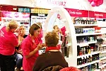 Tłumy miłośników kolorowych kosmetyków przewinęły się pierwszego dnia działania sklepu z kosmetykami hebe w centrum handlowym Gildia na Zaspie.