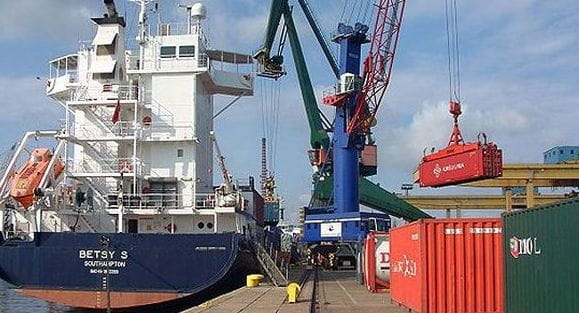 Port Gdański Eksploatacja jest spółką operatorską, zajmującą się obsługą ładunków na obszarze wewnętrznego portu gdańskiego. W połowie listopada na terenie firmy doszło do śmiertelego wypadku.