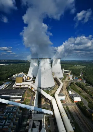 Elektrownia Jaworzno III należy do Taurona. To elektrownia cieplna produkująca energię elektryczną. Wyposażona jest obecnie w sześć bloków energetycznych o łącznej mocy zainstalowanej 1345 MW. 