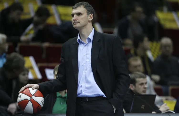 Mieszkający w Gdyni Tomasz Jankowski niemal po dwóch latach przerwy ponownie został I trenerem w Tauron Basket Lidze.