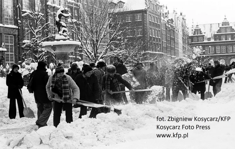 Podczas zimy 1978/79 do odśnieżania ruszyli mieszkańcy całego Trójmiasta.