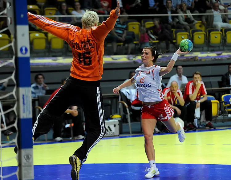 Katarzyna Koniuszaniec zdobyła 8 bramek, a Polska odniosła najwyższe zwycięstwo w pierwszej serii meczów finałów mistrzostw świata. 