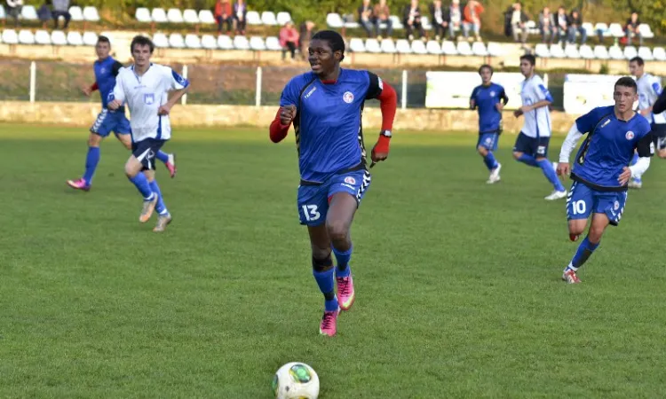 Lamine Diarrassouba (nr 13) dwa ostatnie lata spędził w lidze słowackiej. 