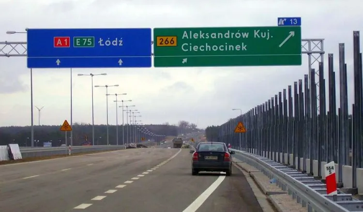 Gotowy fragment autostrady A1 nieopodal Ciechocinka. Na zdjęciu widać nowe oznaczenie węzłów drogowych. Teraz mają być numerowane, a nie nazywane od miejscowości, przy których się znajdują.