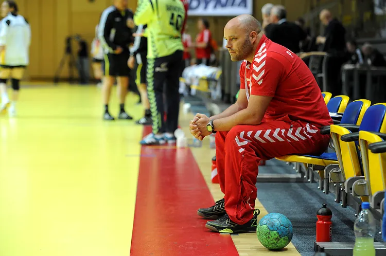 Trener polskiej kadry Kim Rasmusen po meczu z Norweżkami świętować zwycięstwa wprawdzie nie mógł, ale jego podopieczne i tak awansowały do dalszych gier w mistrzostwach świata.