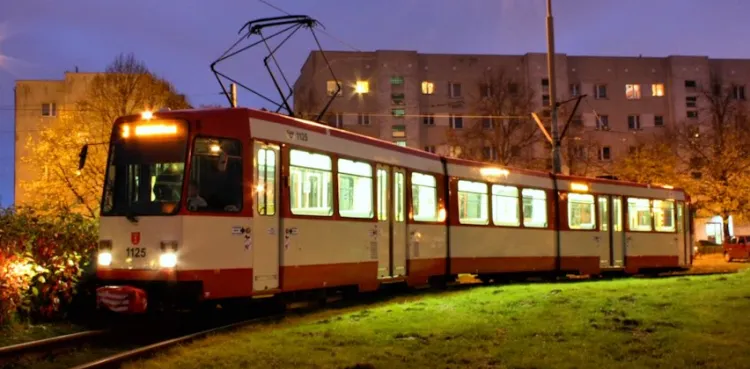 Za 46 tramwajów Duewag N8C z Dortmundu Gdańsk zapłacił tylko ok. 1,4 mln euro. Dla porównania jedna dwukierunkowa Pesa Jazz Duo dla Gdańska kosztować będzie ok. 8,6 mln zł.