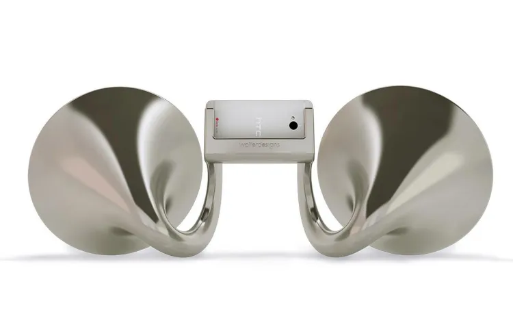 Kontrowersyjne rogi za 5 tys. funtów mają wzmacniać dźwięk muzyki płynącej ze smartfonu HTC One. Porażka roku?