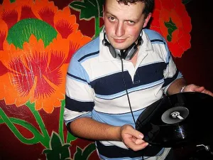 DJ Vacos zadba o oprawę muzyczną podczas pasterki w Sfinksie.