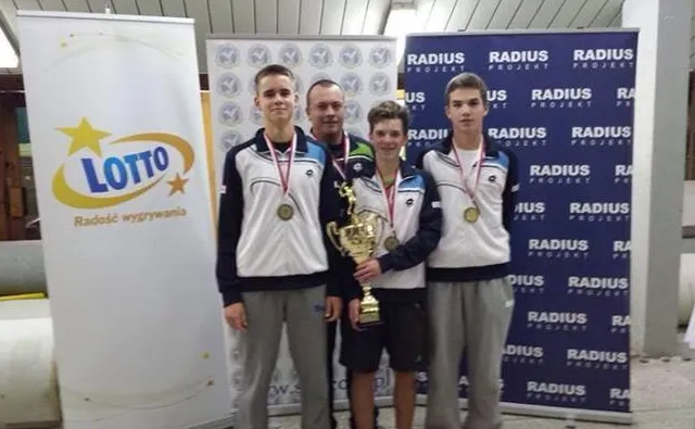 Zespół UKS Beskidy Ustroń zwyciężył w sopockich mistrzostwach kadetów.