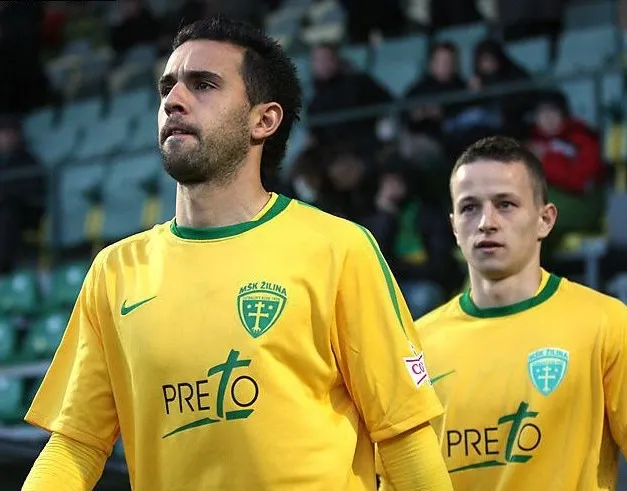 Ricardo Nunes trzy razy zagrał w reprezentacji RPA, a dwa ostatnie lata spędził na Słowacji. W styczniu ma podpisać kontrakt z Lechią. 