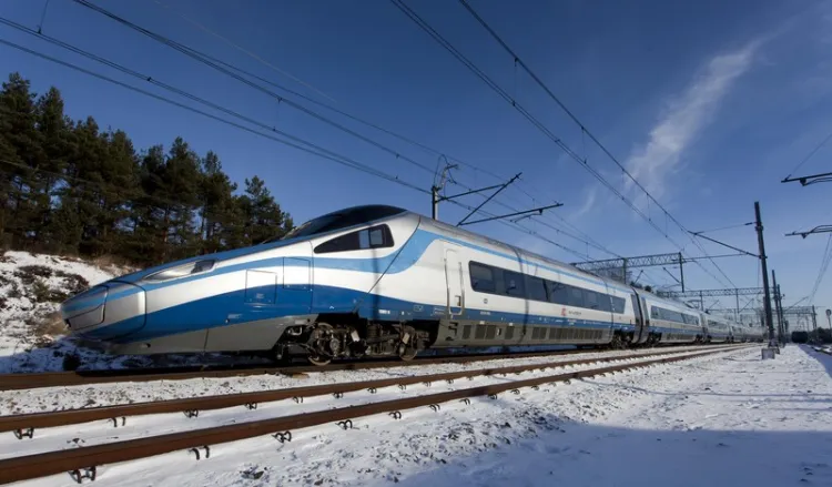 Pociąg Express Intercity Premium (Pendolino) rozpocznie regularne kursy z Trójmiasta do Warszawy w grudniu 2014 r.