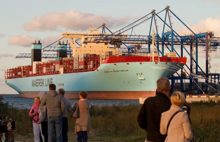 W sierpniu tego roku do DCT wpłynął pierwszy kontenerowiec o pojemności 18 tys. TEU (kontenerów 20-stopowych), czyli Maersk Mc-Kinney M&oslash;ller. 