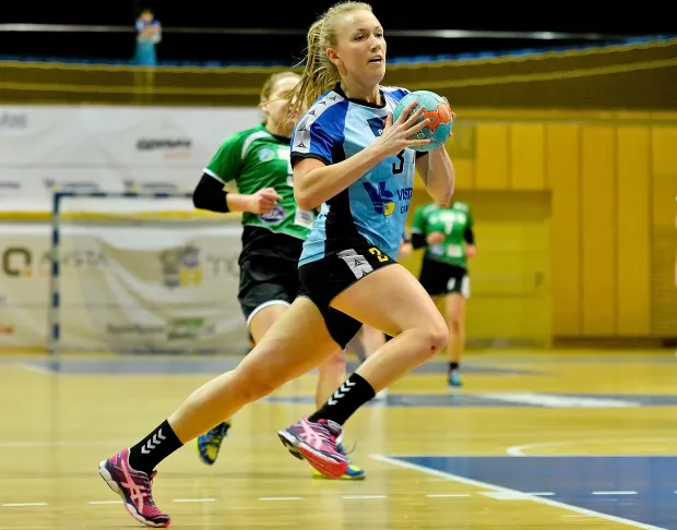 W meczu z SPR Olkusz z dobrej strony pokazały się młode gdyńskie skrzydłowe. Katarzyna Janiszewska (na zdjęciu) Magdalena Pawłowska zdobyły 11 bramek. 
