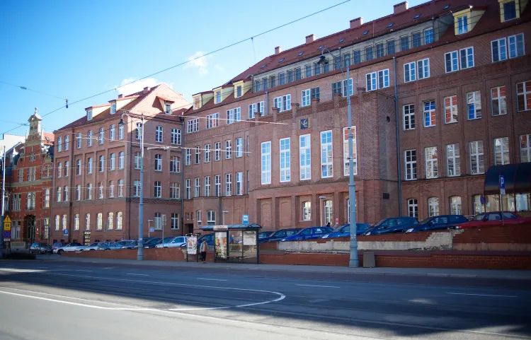 Łączenie szpitali w jedną spółkę nie będzie oznaczało likwidacji oddziałów - uspokajają pracownicy departamentu zdrowia Urzędu Marszałkowskiego. Prawdopodobne jest natomiast ich profilowanie. 
