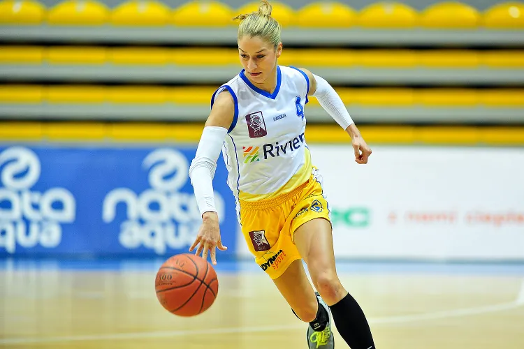 Natalii Małaszewskiej zabrakło trzech asyst do uzyskania w Łodzi triple-double. Dwucyfrowe zdobycze rozgrywająca zanotowała w punktach i zbiórkach.