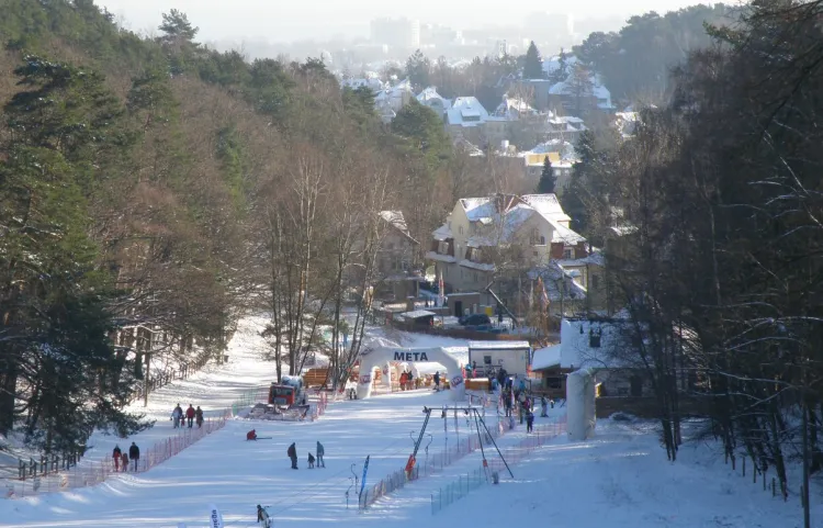 Jedną z propozycji weekendu na sportowo w Trójmieście są zawody narciarskie na Łysej Górze.