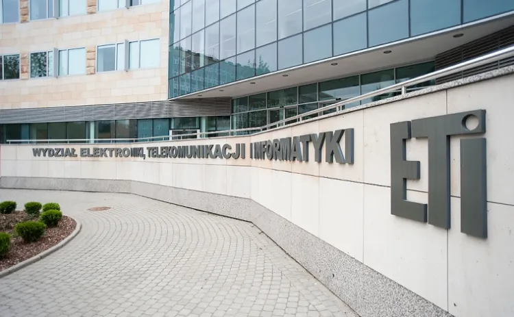 Politechnika Gdańska w rankingu zarobków absolwentów (nie uwzględniając stażu pracy) zajęła 3. miejsce. Jednym z kierunków, który daje spore szanse na znalezienie dobrze płatnej pracy jest informatyka na wydziale ETI.
