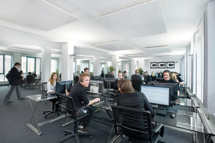 Competence Call Center jest jednym z wiodących europejskich centrów telefonicznych. Zespół CCC składa się obecnie z ponad 4,5 tys. pracowników i  oferuje swoim klientom usługi w ponad 28 językach.  Na zdjęciu oddział spółki w Berlinie.