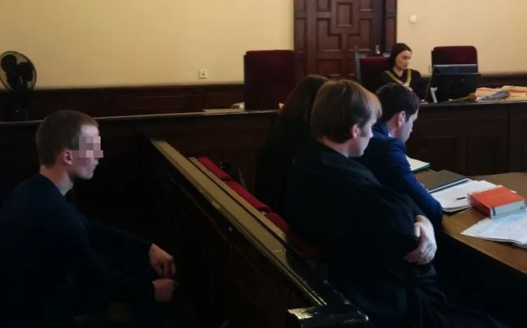 Podczas mów końcowych przed sądem stawił się tylko jeden z oskarżonych - Marcin M.