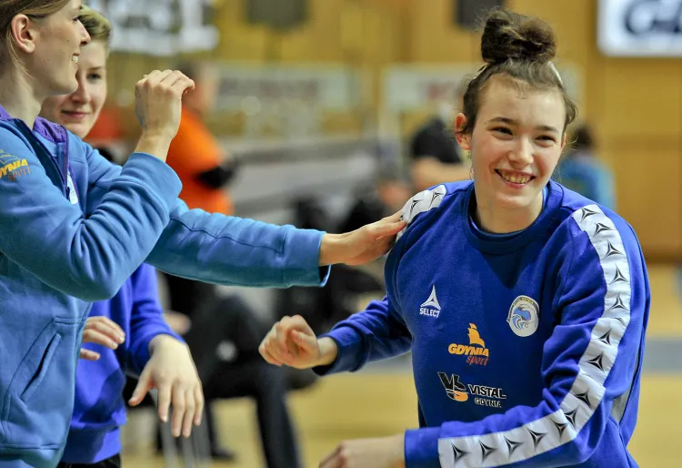 Magdalena Balsam jest najmłodszą szczypiornistką Vistalu w PGNiG Superlidze. W półfinale mistrzostw Polski skrzydłowa wsparła również gdyńskie juniorki. 