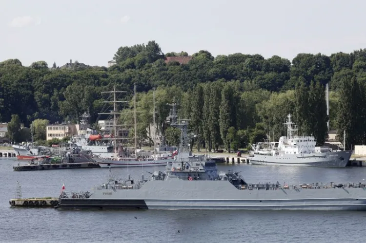 Port Wojenny w Gdyni jest pilnowany przez agencje ochrony od lipca 2009 roku.
