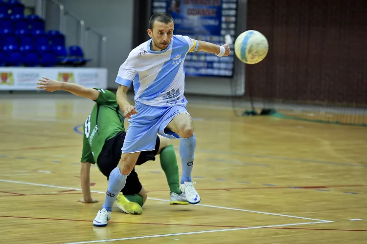 Wojciech Pawicki zapewnił gdańszczanom remis w Głogowie zdobywając gola na 1,5 minuty przed końcem meczu.