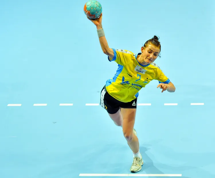 Karolina Kalska w meczu z KPR Jelenia Góra siedmiokrotnie rzucała z karnych. Sześć prób było udanych. 