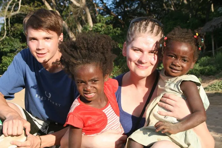 Po skończeniu studiów na GUMedzie Daniel Kasprowicz wybiera się na roczny wolontariat na Madagaskar, na którym przepracował dotychczas łącznie trzy miesiące.