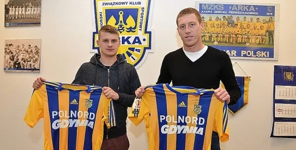Tomasz Kowalski (z lewej) i Bartosz Ślusarski (z prawej) pomogą Arce na wiosnę walczyć o awans do ekstraklasy.