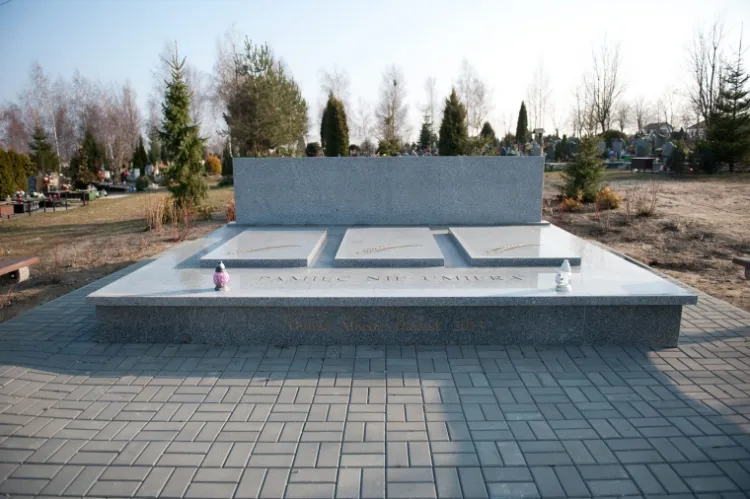Zbiorowy grób na pochówki urnowe na Cmentarzu Łostowickim jest już oddany do użytku.
