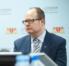Prokuratura bada wątek korupcyjny w śledztwie dotyczącym nieprawidłowości w oświadczeniach majątkowych prezydenta Gdańska, Pawła Adamowicza.