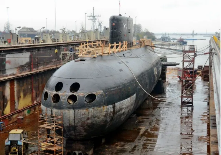 ORP "Orzeł" jest największą i najmłodszą zarazem polską jednostką podwodną. Okręt zaprojektowany został w radzieckim biurze konstrukcyjnym CKB-18, a zbudowany w stoczni Sudomech w Leningradzie. Do służby wszedł w 1986 roku.