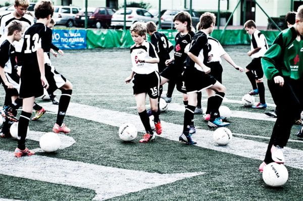 Dzięki współpracy pomiędzy UKS RG, a gdańską Szkołą Podstawową nr 5, młodzi piłkarze będą mogli efektywnie łączyć treningi z nauką.