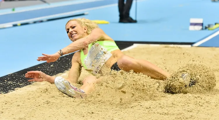 Podczas ostatniego występu na halowych mistrzostwach Polski Karolina Tymińska wystąpiła w trzech indywidualnych konkurencjach. Najlepiej poszło jej w skoku w dal.