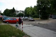 Plac przed dworcem w Oliwie - nie dość, że szpetny, to pozbawiony drogowskazu do pętli tramwajowej. Dla mieszkańca rzecz oczywista, dla turysty - nie.